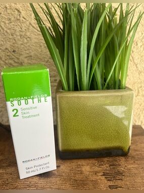 Rodan + Fields Soothe Step 2 Sensitive Skin Treatment 1.7 oz Sealed